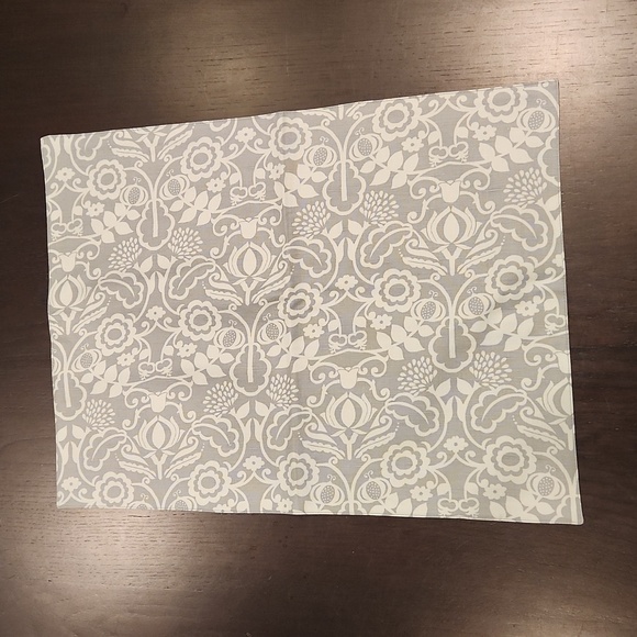 NORDSTROM AT HOME Set of 4 Placemats & Napkins set - Picture 2 of 16